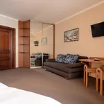 Private In 3 поверх Hotel
