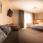 Private In 3 поверх Hotel