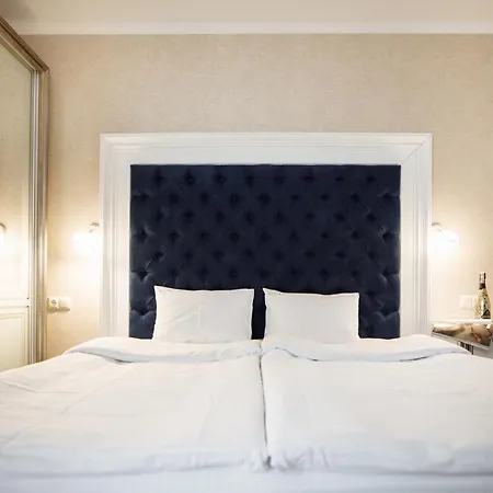 Private In 3 поверх Otel