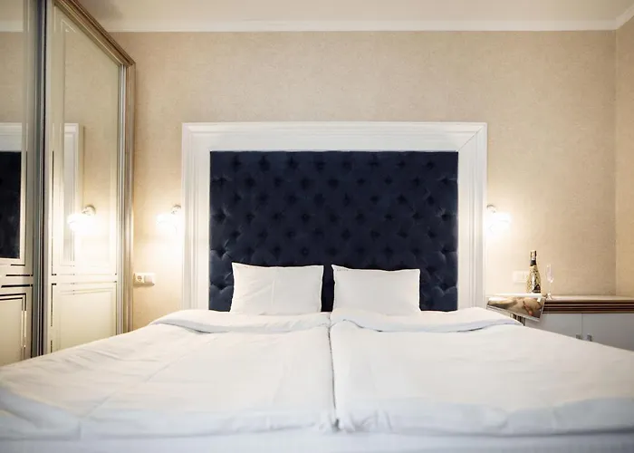 Private In 3 поверх Hotel